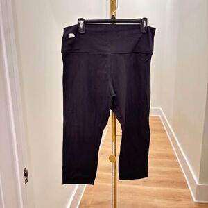 #186 Lululemon  Aligns- black squiggle pattern Size 14- 22’ inseam -black	- $25